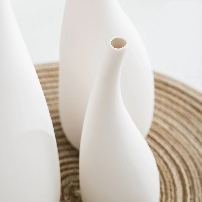 Modern Minimalist White Ceramic Matte Flower Vase Decorative Vase for Dried Flower Centerpiece Art Crafts Home Table Decoration