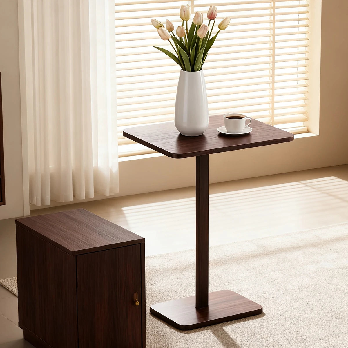 Minimalist C-Shaped End Table，Lightweight Sofa Bed Tray，Rustic Brown for Small Living Room TV Snack