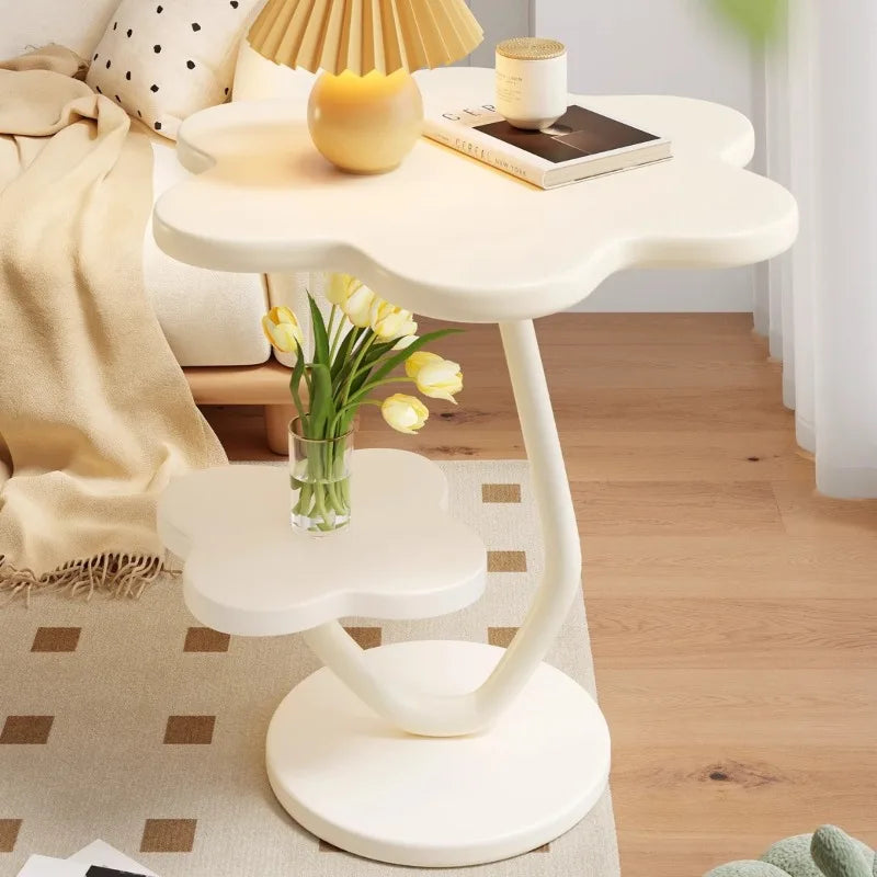 A few cream windblown hair and a few small coffee tables in the living room, a small dining table in the home, a small apartment