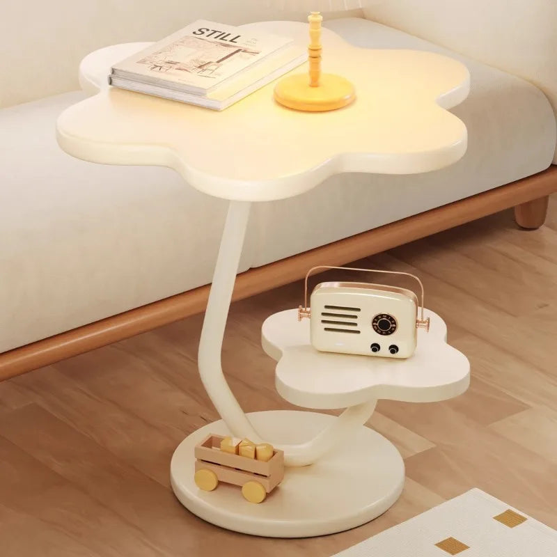 A few cream windblown hair and a few small coffee tables in the living room, a small dining table in the home, a small apartment