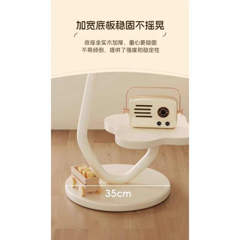 A few cream windblown hair and a few small coffee tables in the living room, a small dining table in the home, a small apartment